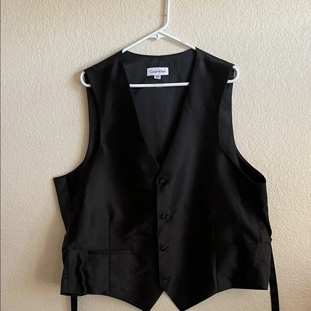 Calvin Klein Men's Sleek Black Vest